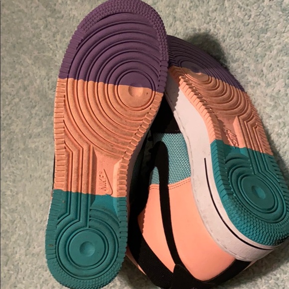 Nike’s - Picture 4 of 5